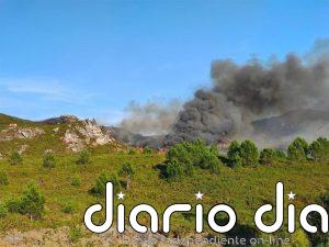 Herido leve el conductor de una motobomba al caer por un barranco en el incendio de Porto do Son