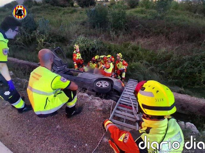 Herido un conductor tras salirse de la vía y caer en una acequia en Albalat dels Tarongers