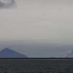 Indonesia restringe vuelos y otras actividades por la ceniza del Anak Krakatau, aunque descarta riesgo de tsunami