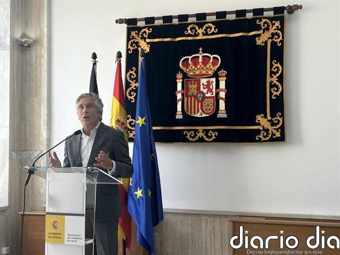 Interior eleva a 105 los triajes diarios a adultos migrantes en Ceuta y cifra en 3.500 los que quedan en la calle