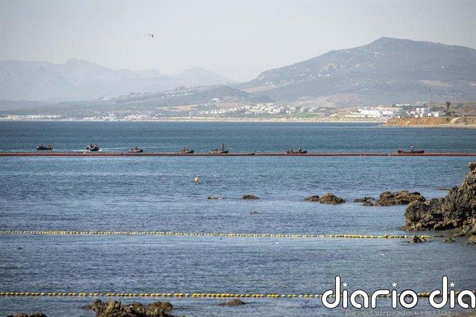 Interior inicia los trámites para prolongar el espigón de El Tarajal y sustituir la barrera flotante mediante boyas