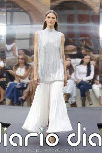 Isabel Sanchis reinventa la tradición en MBFWM con un desfile que mira al futuro