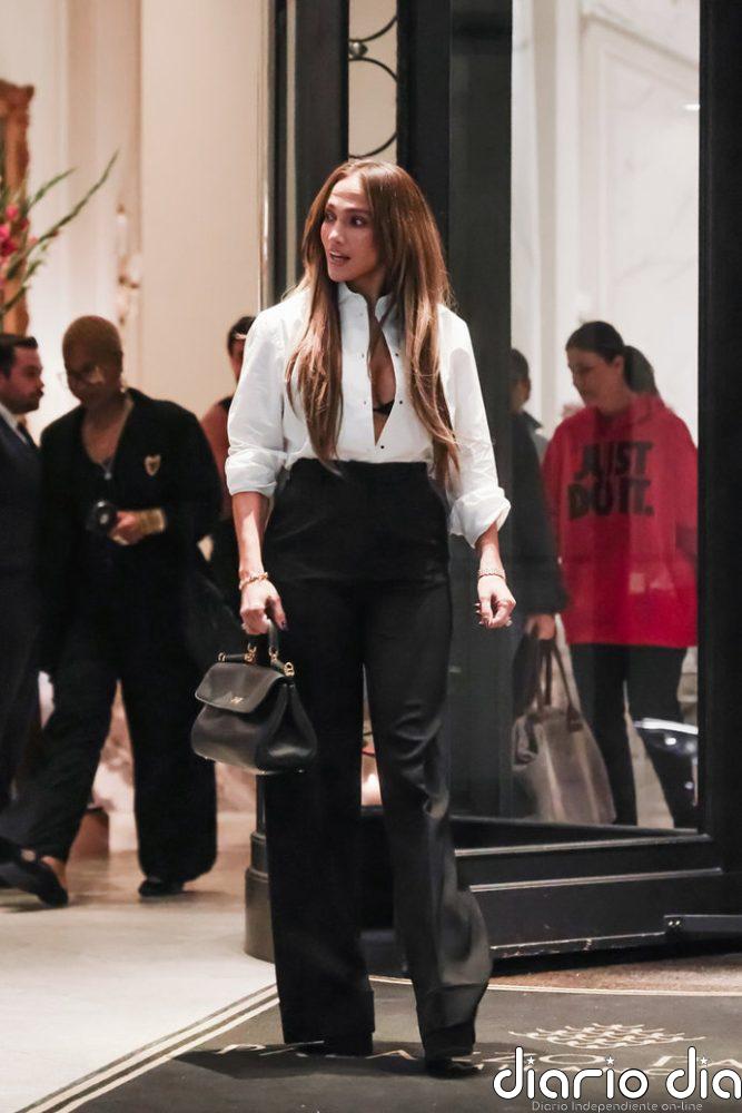 Jennifer Lopez lleva a la Fashion Week de Milán el look de básicos que todas pueden copiar