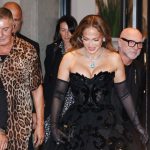Jennifer Lopez reivindica la diva italiana que lleva dentro con este vestido que celebra la sensualidad femenina