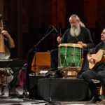 Jordi Savall dirige en Santillana del Mar al grupo Hespèrion XXI en un concierto de la Consejería de Cultura