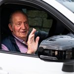 Juan Carlos I llega a Sanxenxo para participar en las regatas que llevan su nombre