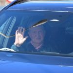 Juan Carlos I reaparece sonriente junto a Pedro Campos durante una comida con amigos en Sanxenxo