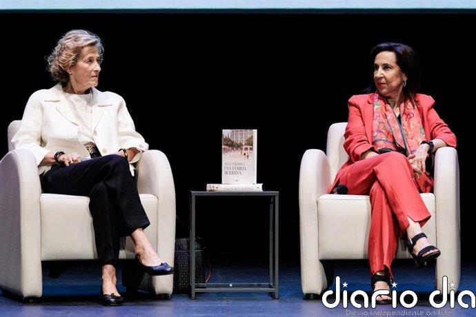 Julia Navarro defiende el "derecho" de los jóvenes a "cambiar los paradigmas" y apela al diálogo entre generaciones