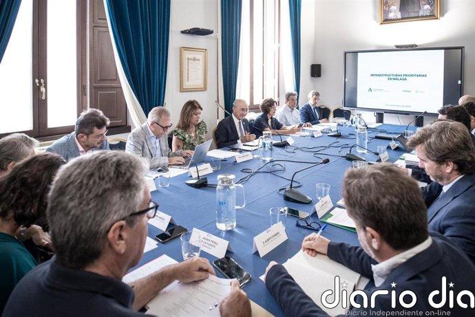 Junta y Ayuntamiento de Málaga acuerdan crear una comisión de transporte y movilidad para avanzar en proyectos
