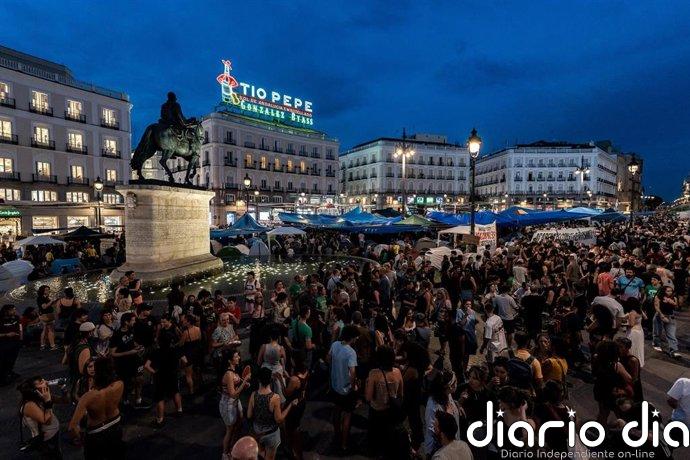 La acampada en Sol continúa con la vista puesta en el 'decreto Maricarmen': "Estamos haciendo historia"