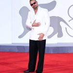 La apuesta bicolor de Ricky Martin en el Festival de Venecia que define un nuevo código de sastrería masculina