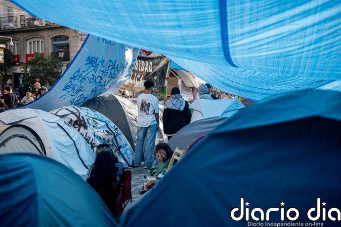 La Comunidad envía requerimiento al delegado para exigir que disuelva acampada de Sol y avisa de acciones judiciales
