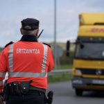 La Ertzaintza vigilará del 7 al 11 de septiembre los camiones con mercancías peligrosas en el marco de una campaña
