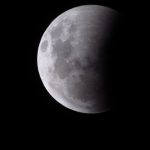 La falta de agua dificulta la creación de ciudades en la Luna, según los científicos