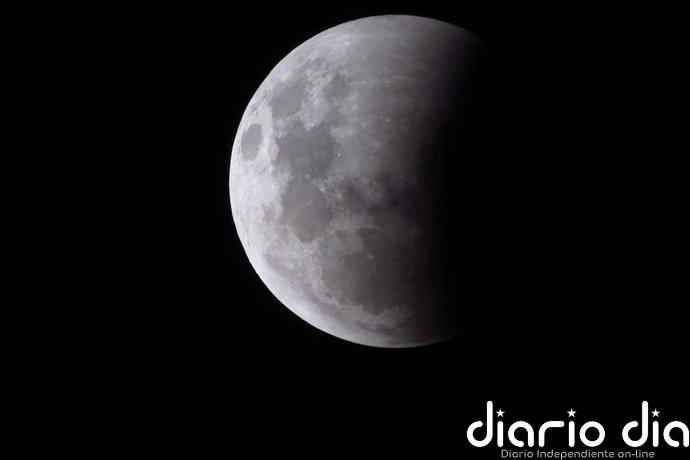 La falta de agua dificulta la creación de ciudades en la Luna, según los científicos