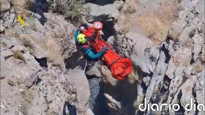 La Guardia Civil auxilia a 38 personas tras 28 rescates de montaña en Granada durante los meses de julio y agosto