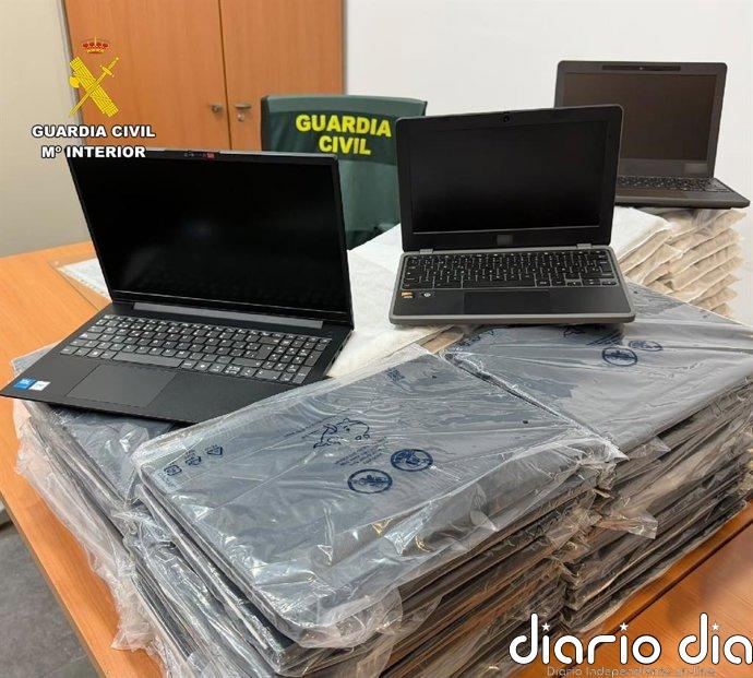 La Guardia Civil detiene en Salobreña (Granada) a un individuo acusado de robar 159 ordenadores
