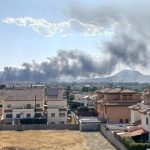 La Guardia Civil no detecta sustancias peligrosas en el humo del incendio de la planta de reciclaje en Alhendín