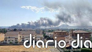 La Guardia Civil no detecta sustancias peligrosas en el humo del incendio de la planta de reciclaje en Alhendín