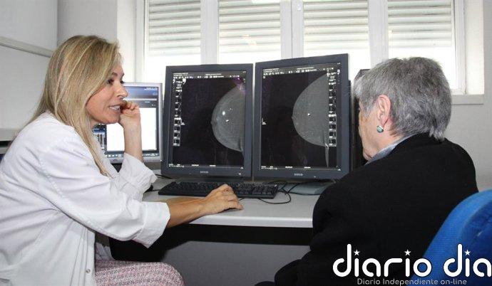 La izquierda denuncia listas de espera de mamografías y Comunidad defiende que casos urgentes "se atienden en 72 horas"