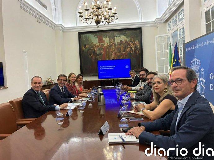 La Junta pide más infraestructuras eléctricas para Andalucía y el Gobierno prevé 1.283 kilómetros de nuevas líneas