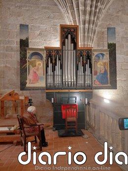 La organista Montserrat Torrent interpreta su repertorio en el órgano renacentista de Garrovillas de Alconétar La organista Monserrat Torrent ofrece un recital en el órgano renacentista de Garrovillas de Alconétar, en Cáceres.