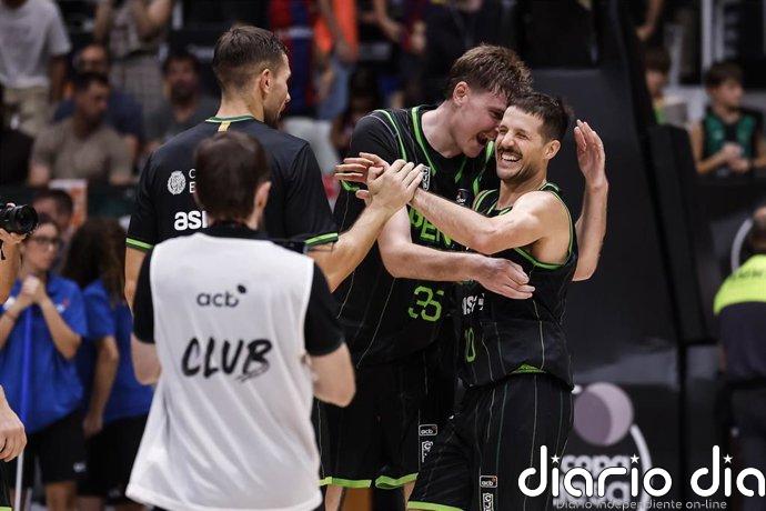 La 'Penya' arrolla al Baskonia y luchará por 'su' Supercopa