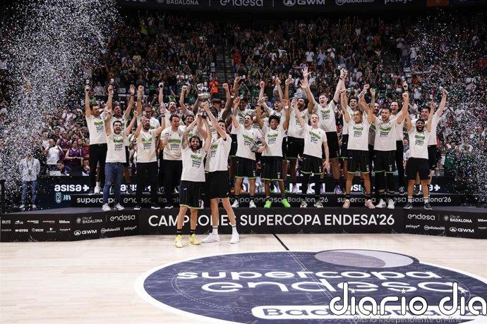 La 'Penya' tumba la 'maldición del anfitrión' y agranda su leyenda