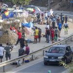 La Policía da una hora a los migrantes del Trampolín para desmantelar los mercadillos ilegales