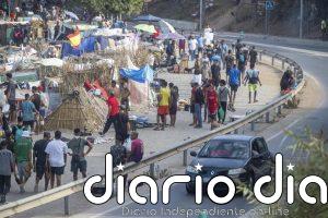 La Policía da una hora a los migrantes del Trampolín para desmantelar los mercadillos ilegales