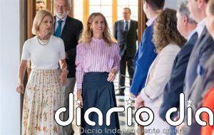 La presidenta del Parlamento andaluz rubrica un "compromiso con el Ayuntamiento, la ciudad de Jerez y los jerezanos"