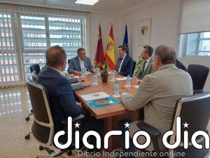 La Región plantea a la OIV colaborar con el Imida en investigación sobre uva, viñedo y vino