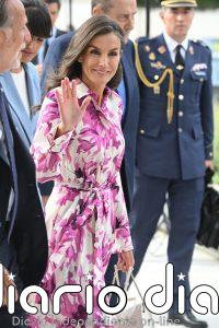 La Reina Letizia recupera uno de sus vestidos más primaverales para presidir el homenaje a la Enfermería