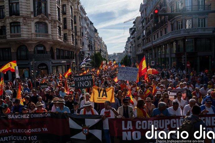 La segunda 'Marcha por la Dignidad' recorre el centro de Madrid en apoyo a Ceuta y para exigir elecciones ya
