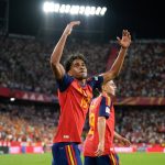 Lamine Yamal desata la fiesta en Sevilla