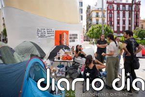 Las acampadas por una vivienda digna continuarán durante la noche en Cádiz, Málaga y Sevilla tras conocerse el decreto
