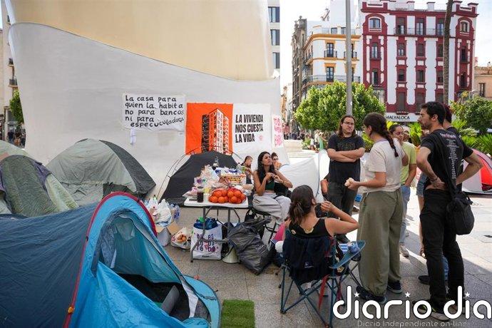 Las acampadas por una vivienda digna continuarán durante la noche en Cádiz, Málaga y Sevilla tras conocerse el decreto