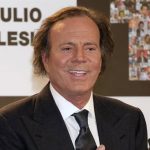 Las extrabajadoras que denunciaron a Julio Iglesias por agresión sexual presentan una querella en la Audiencia Nacional