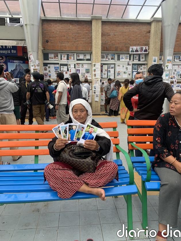 Las familias nepalíes buscan desesperadamente a las víctimas del «tsunami del Himalaya»