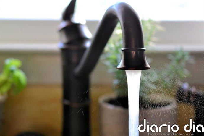 Lora del Río (Sevilla) recupera este sábado progresivamente el suministro de agua tras reparar la avería de la tubería