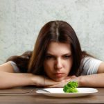 Los adolescentes de familias con menos ingresos tienen más riesgo de sufrir un trastorno alimentario