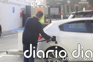 Los carburantes encadenan nueve semanas de alzas y tocan máximos desde marzo