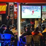 Los espectadores del Mundial están expuestos a publicidad de comida basura, alcohol y juegos de azar