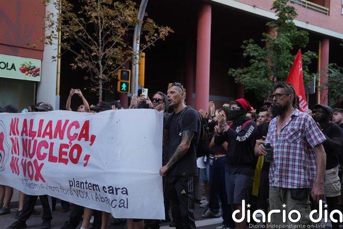 Los Mossos blindan los accesos a la plaza de la Mineria de Barcelona por el acto de Abascal
