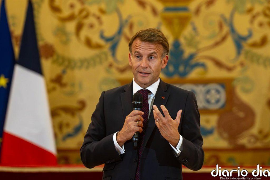 Macron señala la "crisis de las democracias" y reclama "rehumanizar" la IA