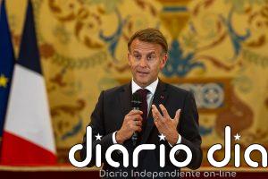 Macron señala la "crisis de las democracias" y reclama "rehumanizar" la IA