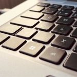 Madrid y Cataluña concentran el empleo más expuesto a IA, frente a Extremadura y Murcia, según BBVA Research