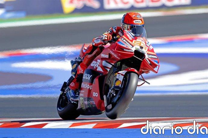 Marc Márquez aprovecha en San Marino una temprana caída de Bezzecchi y alcanza el liderato del Mundial