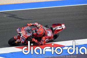 Marc Márquez mantiene a raya a Marco Bezzecchi en la Sprint de San Marino