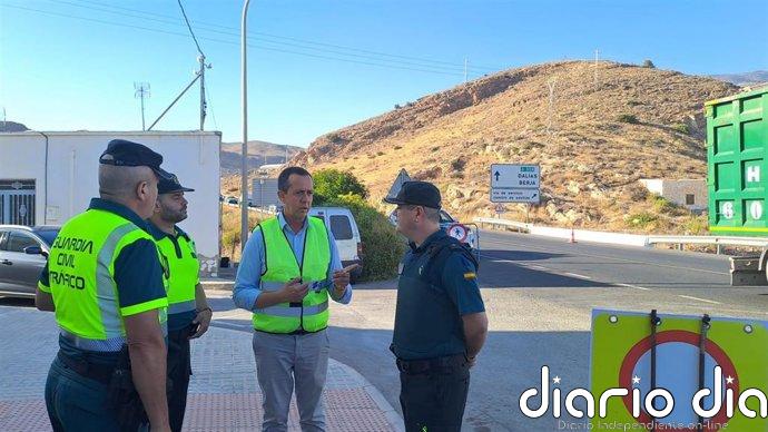 Martín visita el dispositivo por la peregrinación del Cristo de la Luz en Dalías (Almería), con más de 300 efectivos